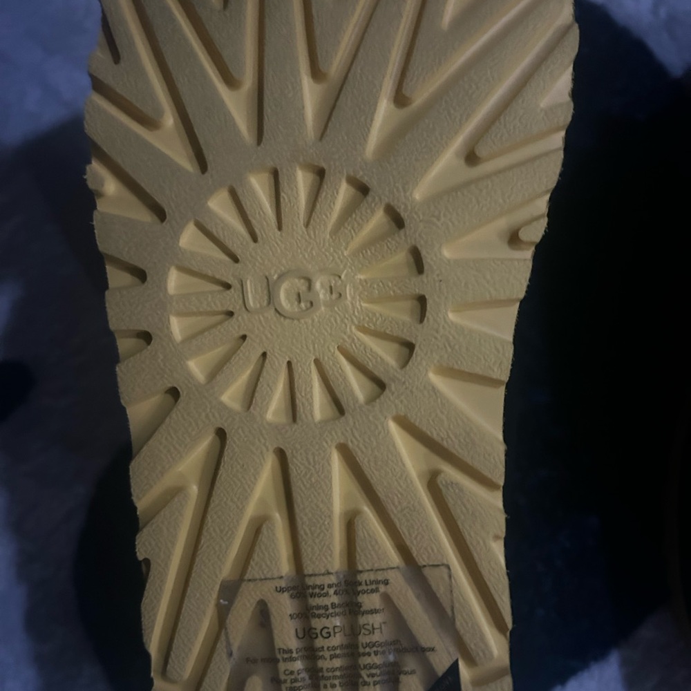 Men’s uggs - Picture 3 of 5